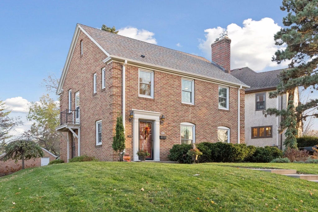 5243 Clinton Avenue, Minneapolis