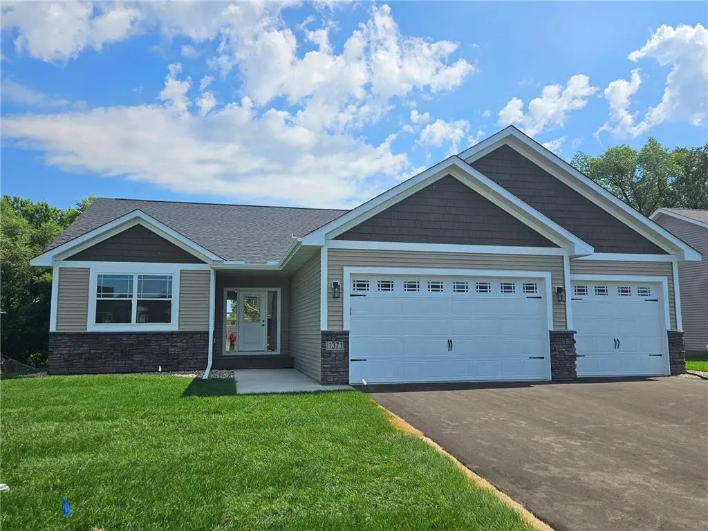 235 10th Avenue Ne, Hutchinson