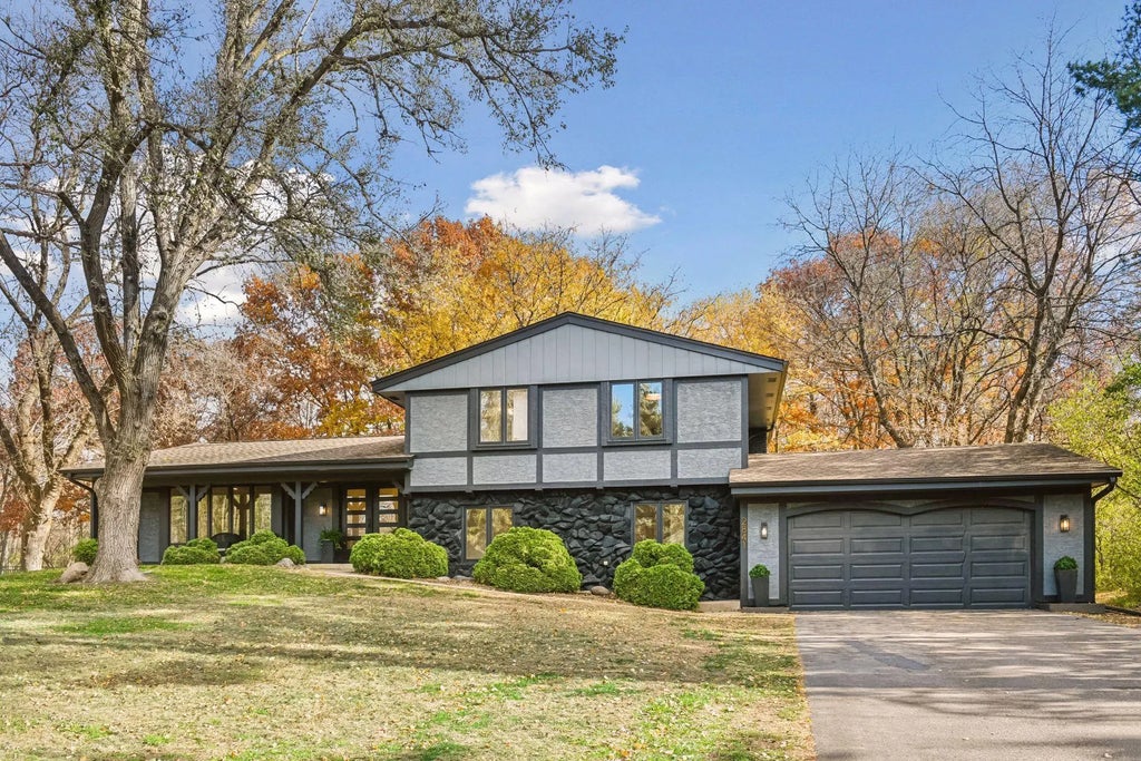 2841 Mayfield Road, Wayzata