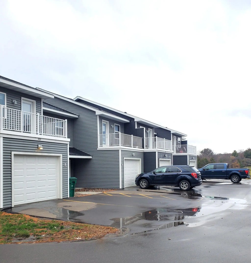 301 S Wasson Lane #b, River Falls Twp