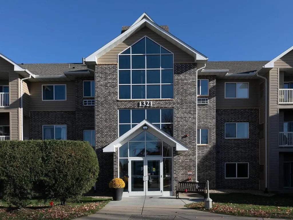 1321 Lake Drive W 320, Chanhassen