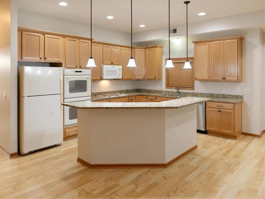 9630 Independence Circle 204, Chanhassen