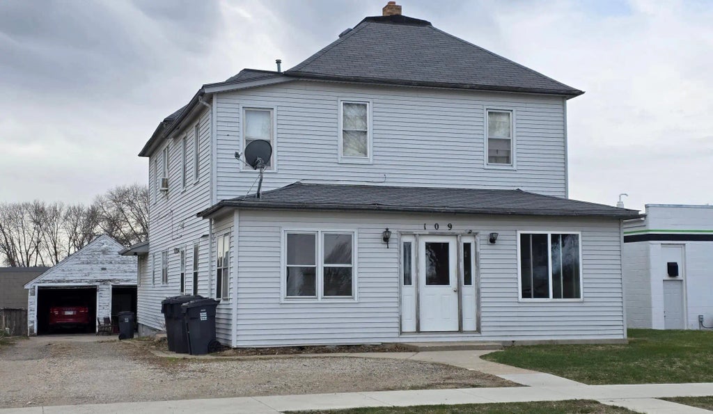 109 W Greeley Street W, Marshall