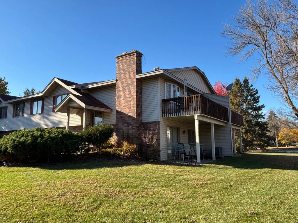 5653 Chatsworth Street N, Shoreview