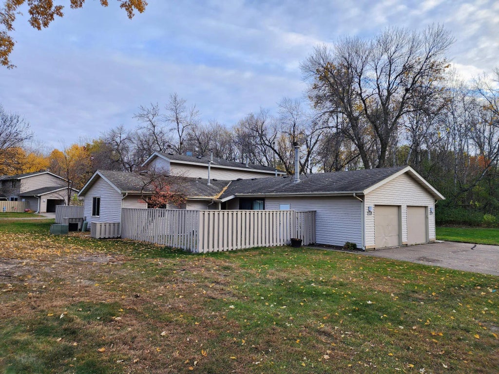 1008 Carmel Court, Shoreview