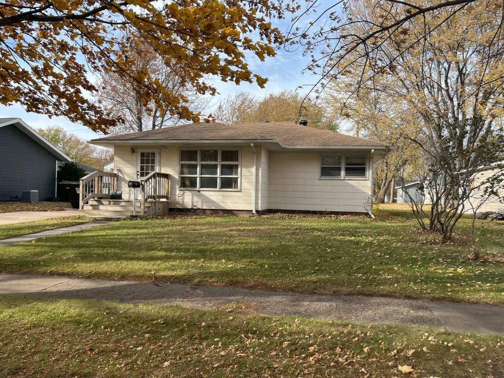 3084 Pine Avenue, Slayton
