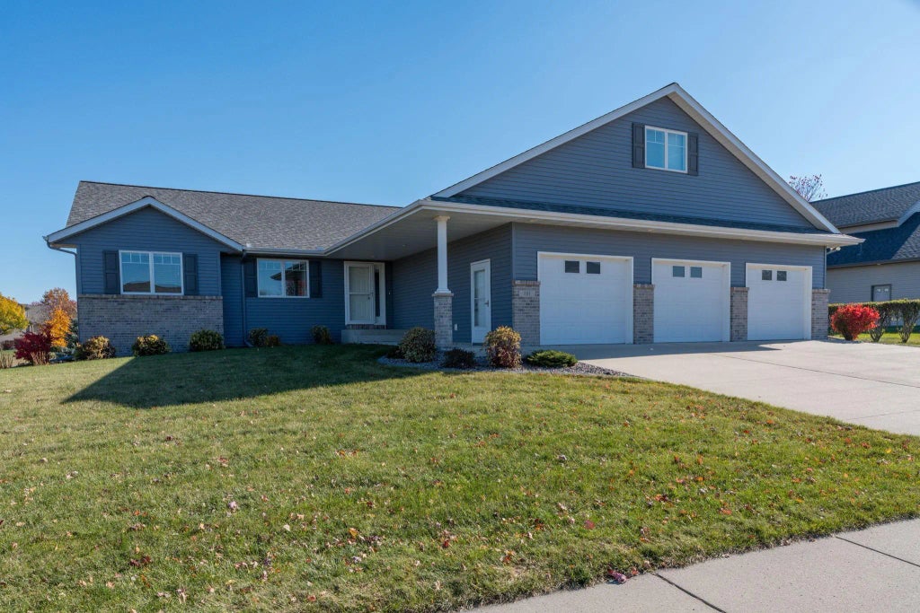 101 Grovebrook Drive, Mankato