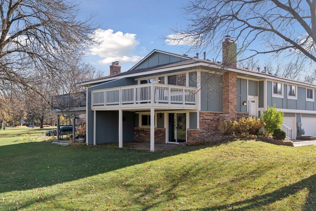 7592 Zinnia Way, Maple Grove