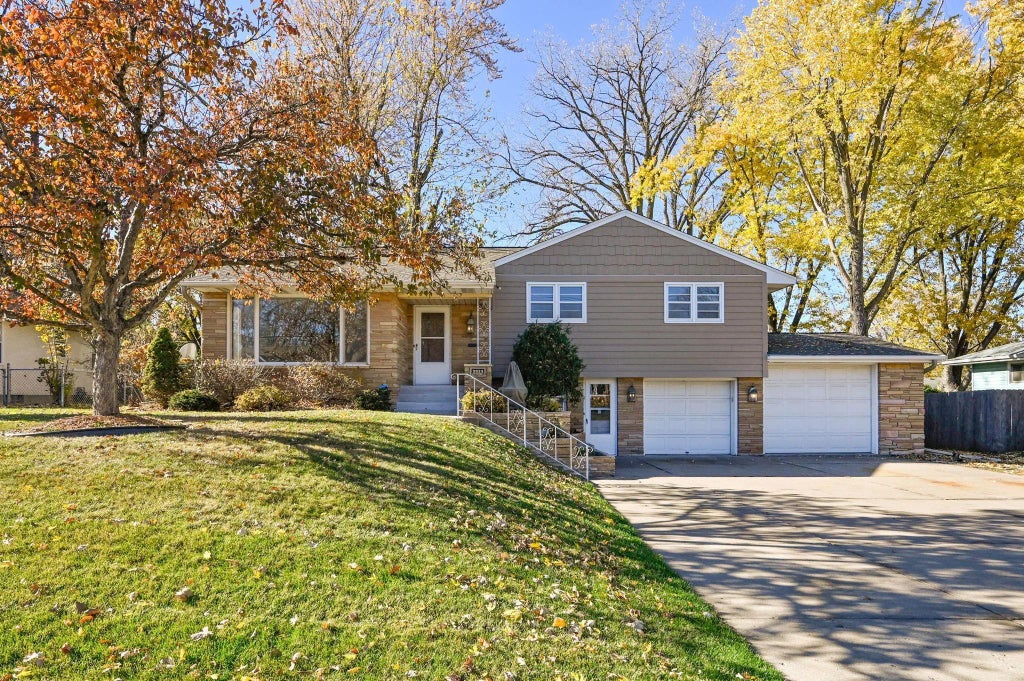 3933 Douglas Drive N, Crystal