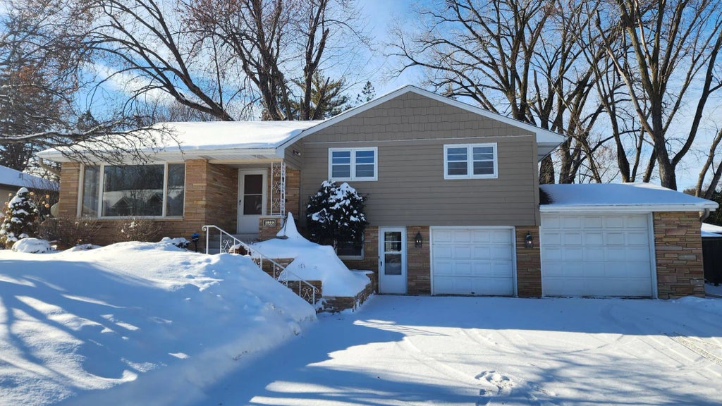 3933 Douglas Drive N, Crystal