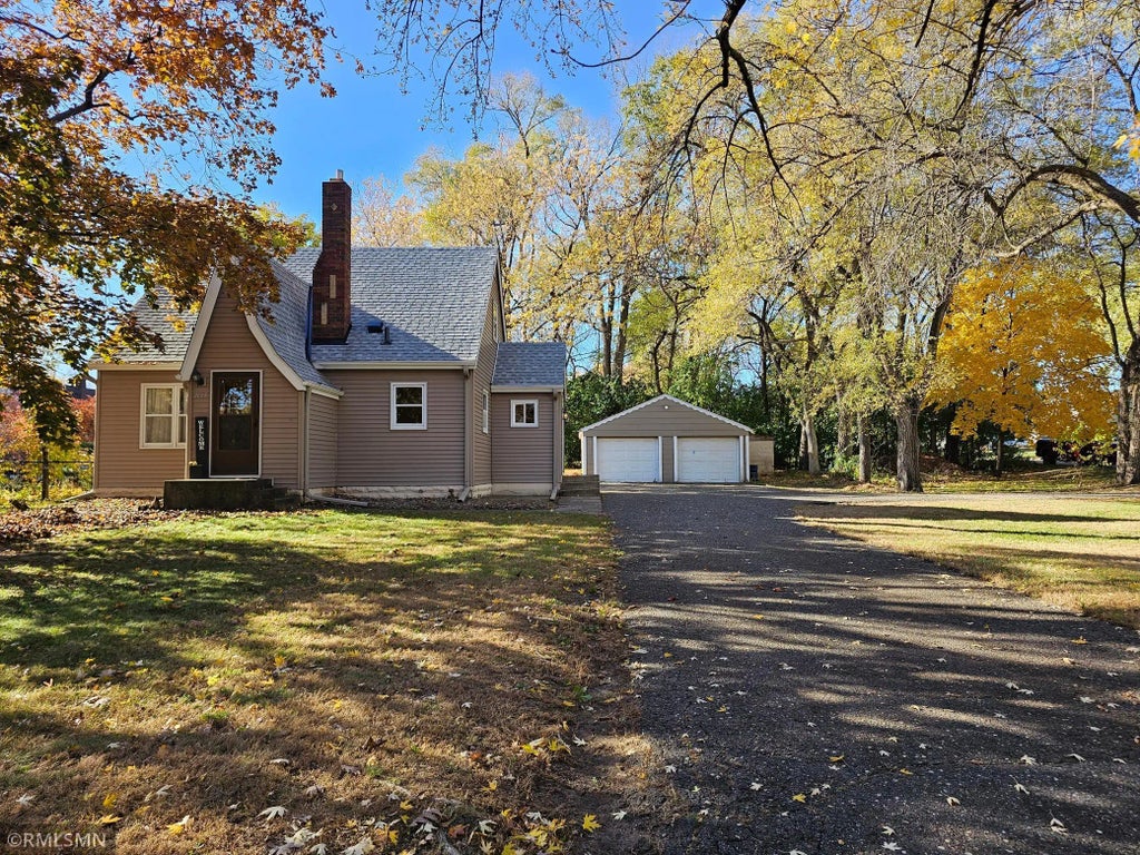 2665 Lake Shore Avenue, Little Canada