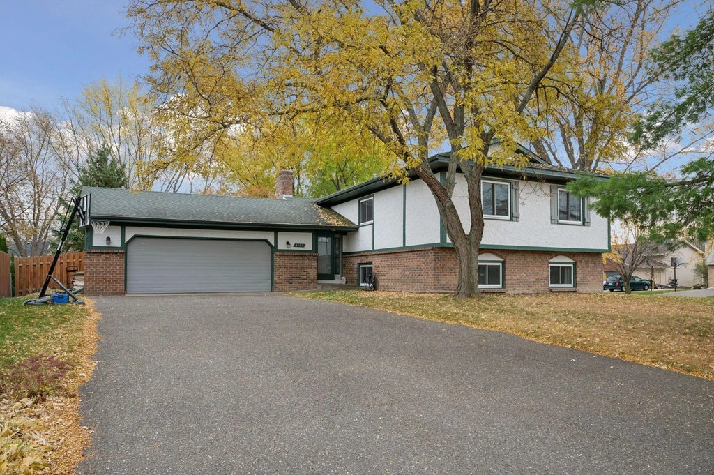 4384 Oakhurst Avenue, Vadnais Heights