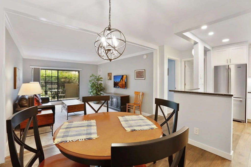 6730 Vernon Avenue S 105, Edina