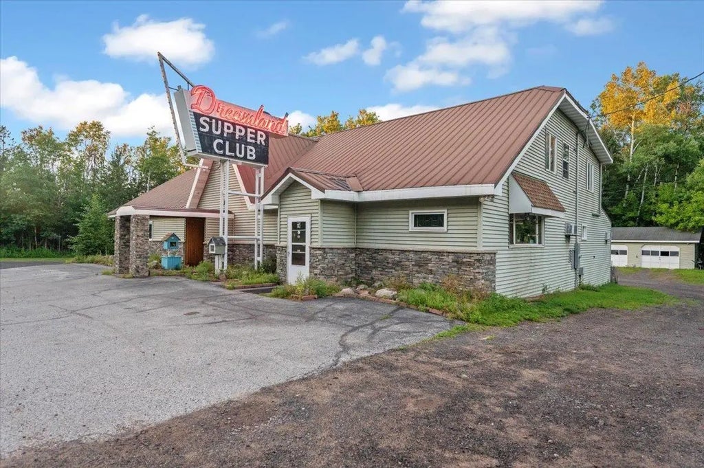 4368 S County Road E, Parkland Twp