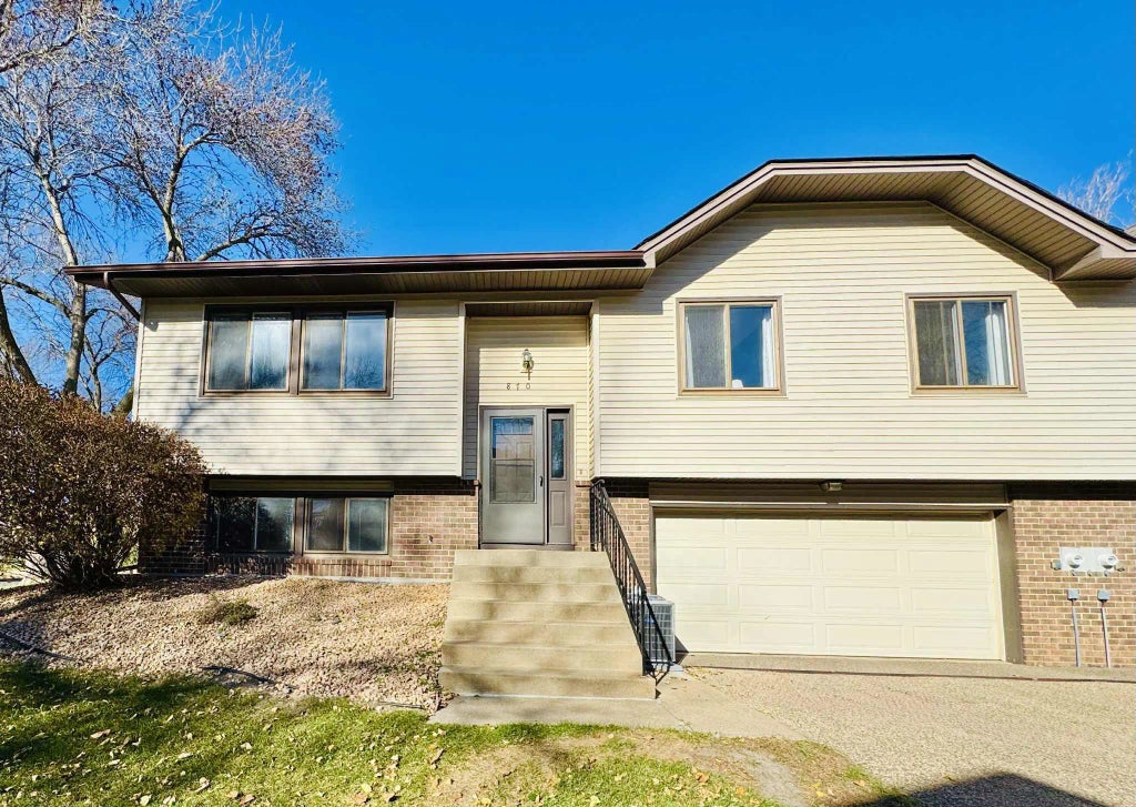 870 Sherwood Road, Shoreview