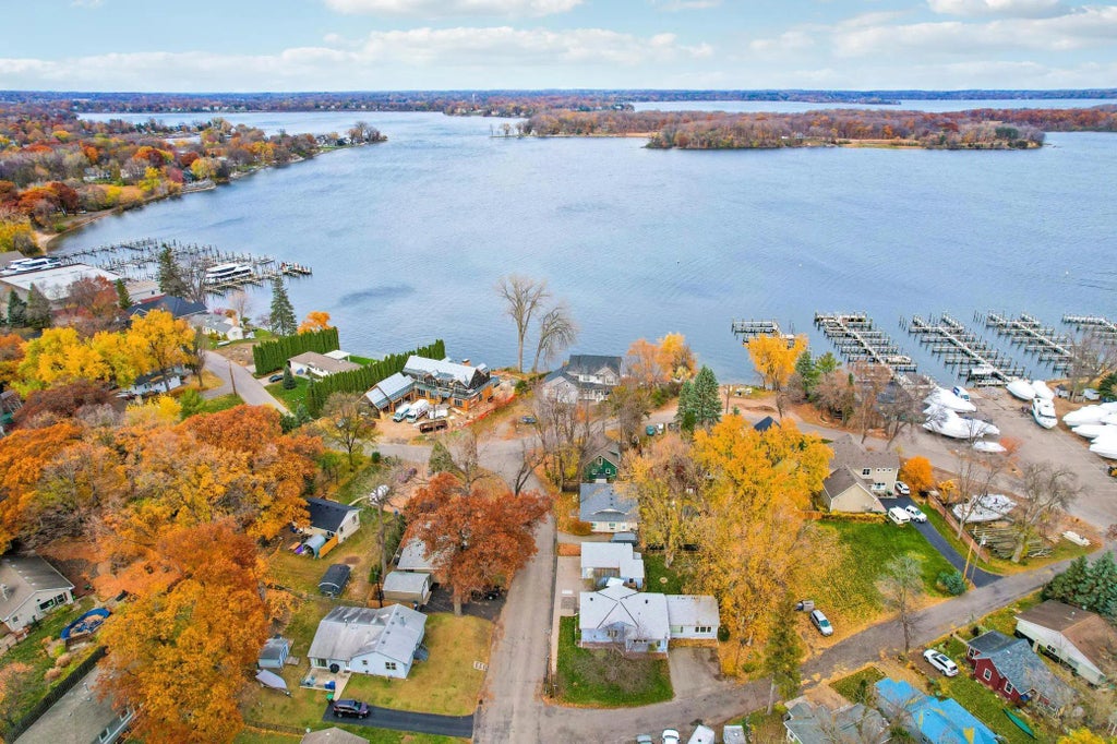 25/15 Waseca Avenue, Tonka Bay