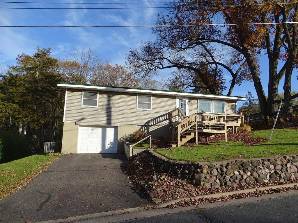 812 11th Avenue E, Durand