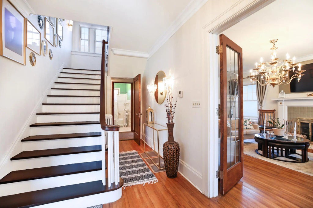 929 Elm Avenue E, Waseca