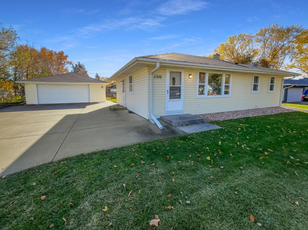 2306 Beam Avenue, North Saint Paul