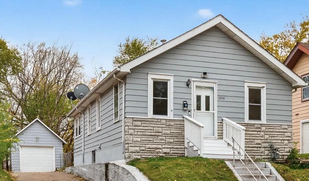1210 Cook Avenue E, Saint Paul