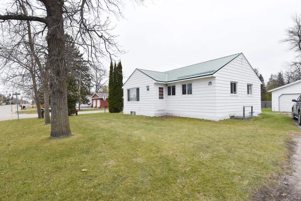 1523 1st Street E, Thief River Falls