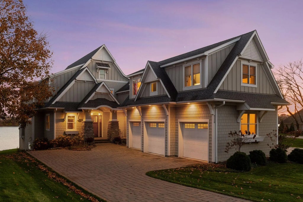 3120 Highland Boulevard, Mound