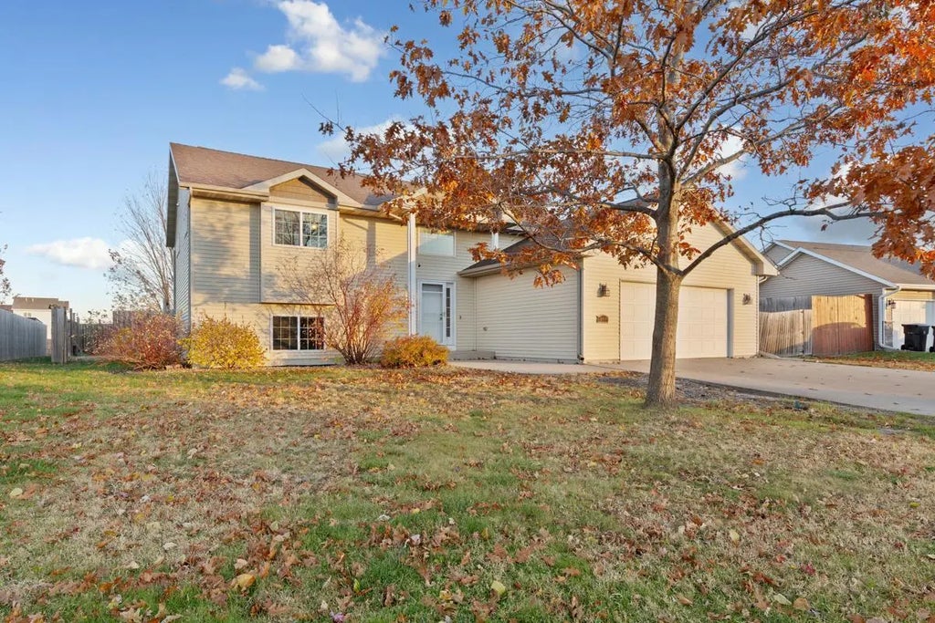 329 Crystal Circle, Mankato
