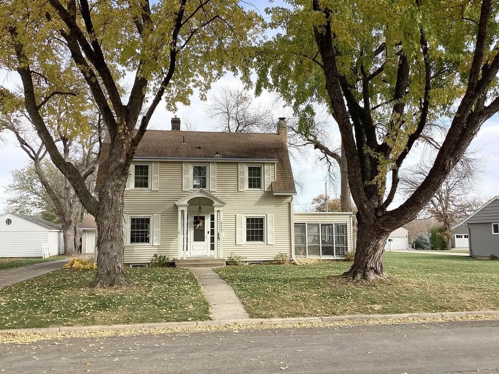 212 Lee Place, Albert Lea