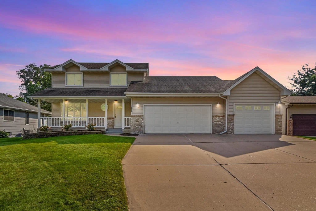 136 71 1/2 Way Ne, Fridley