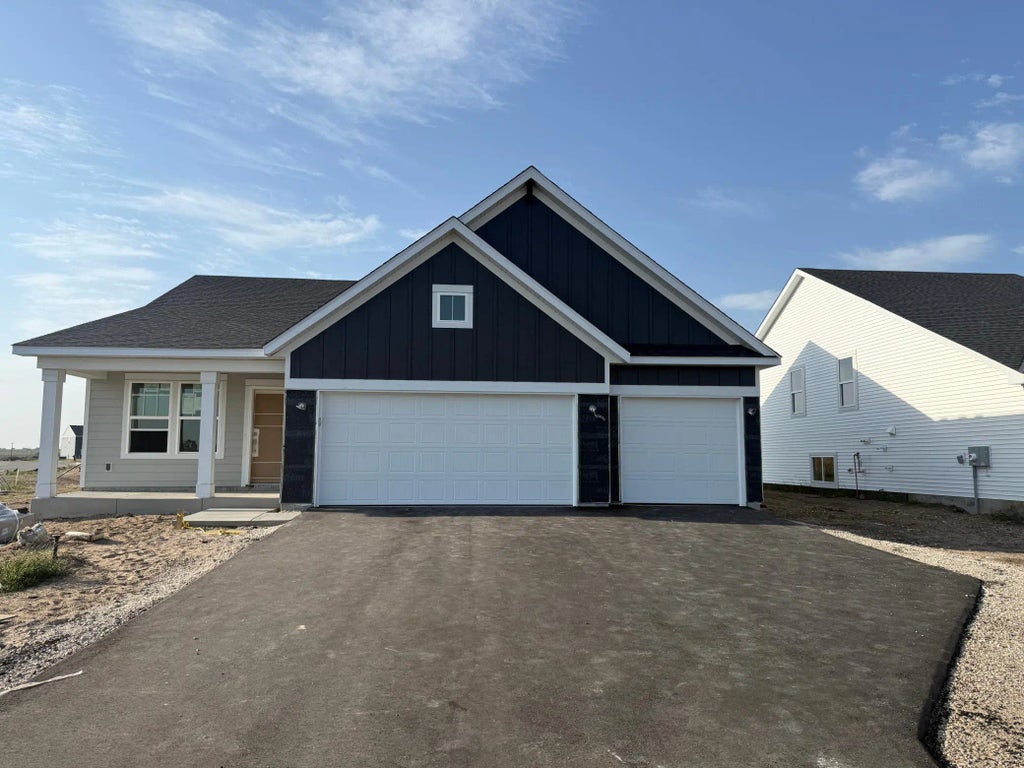 15049 Ashtown Lane, Rosemount