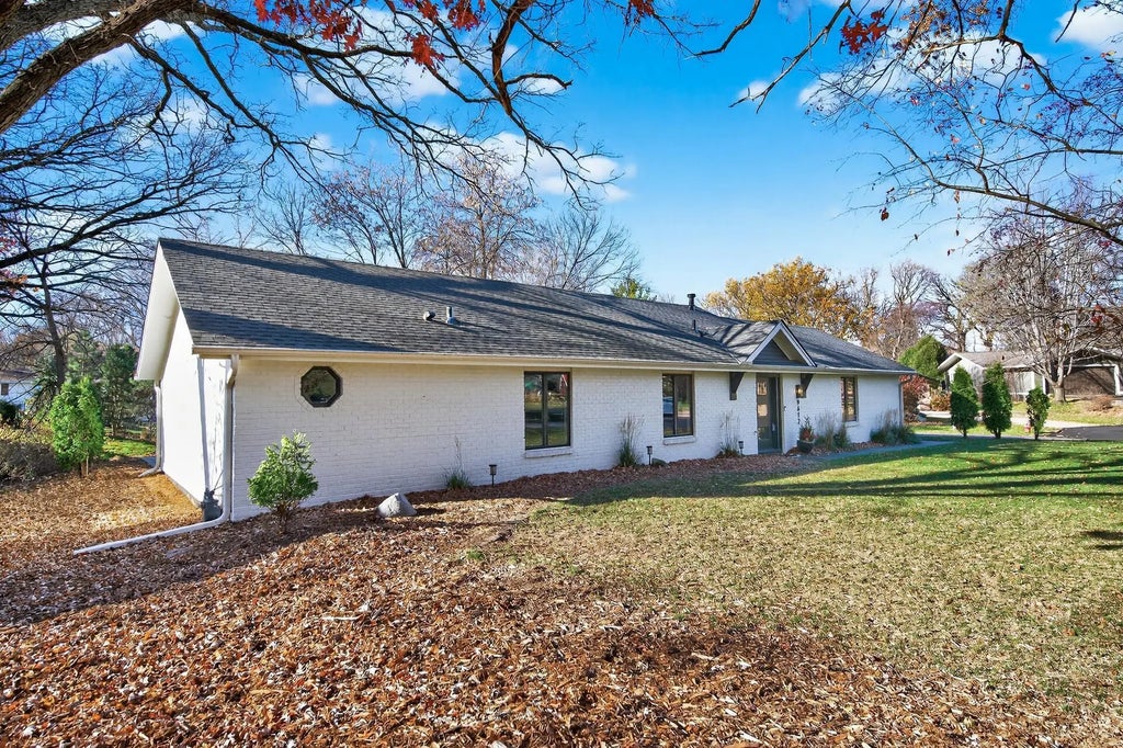 9612 Oak Ridge Trail, Minnetonka