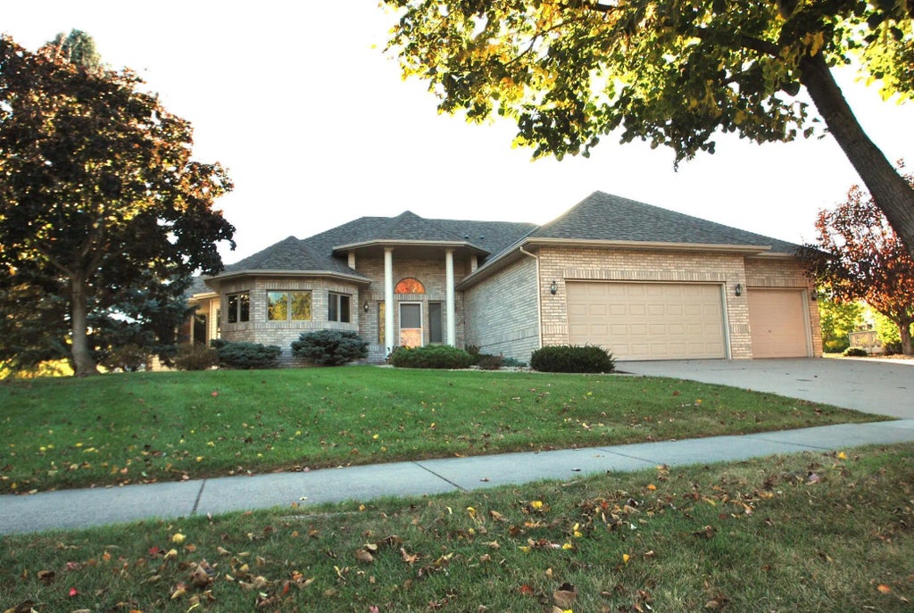 8048 Narcissus Lane N, Maple Grove