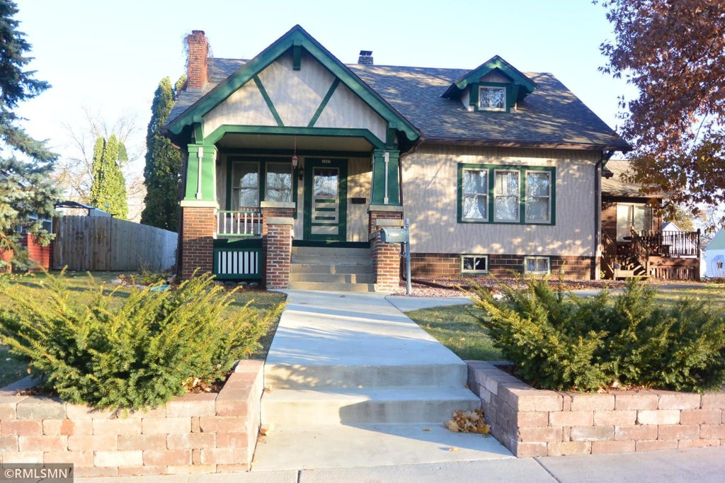 1227 11th Street E, Glencoe