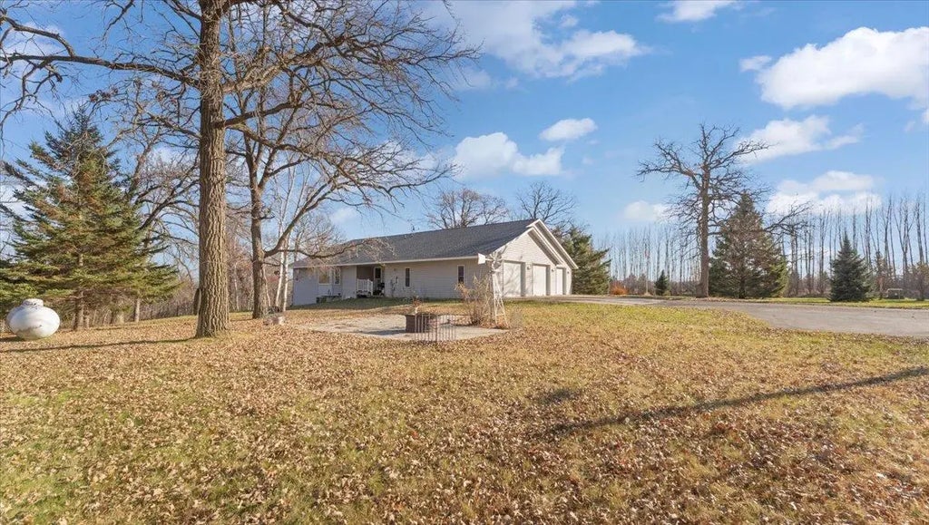 10929 County Road 14 Ne, Spruce Hill Twp