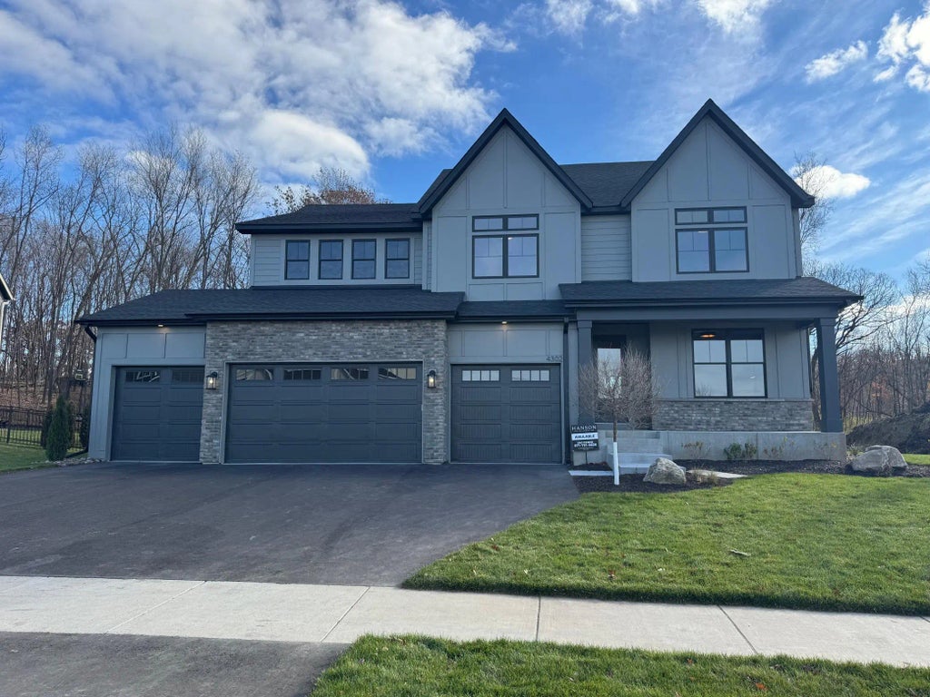 4302 Hillside Drive, Medina