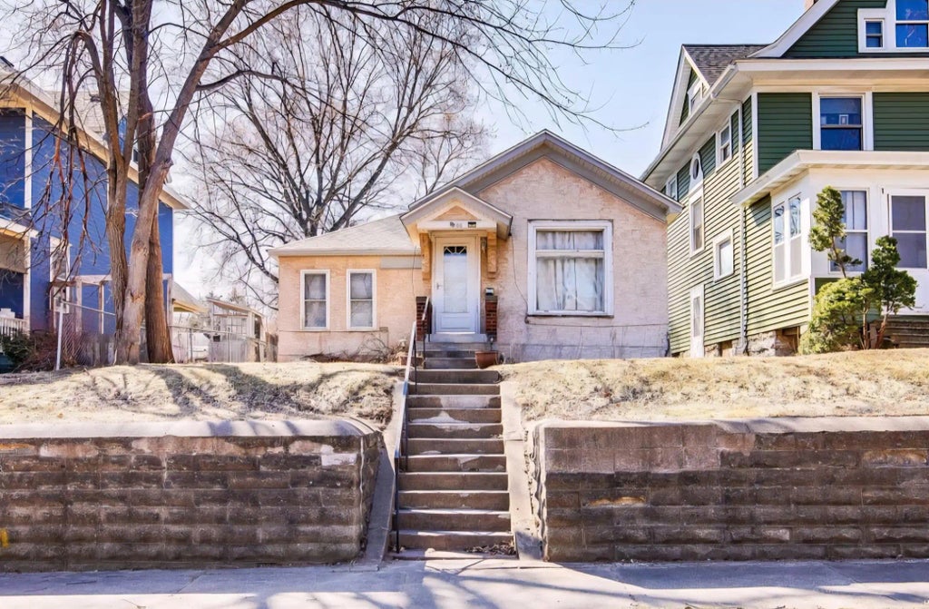 300 Baker Street E, Saint Paul