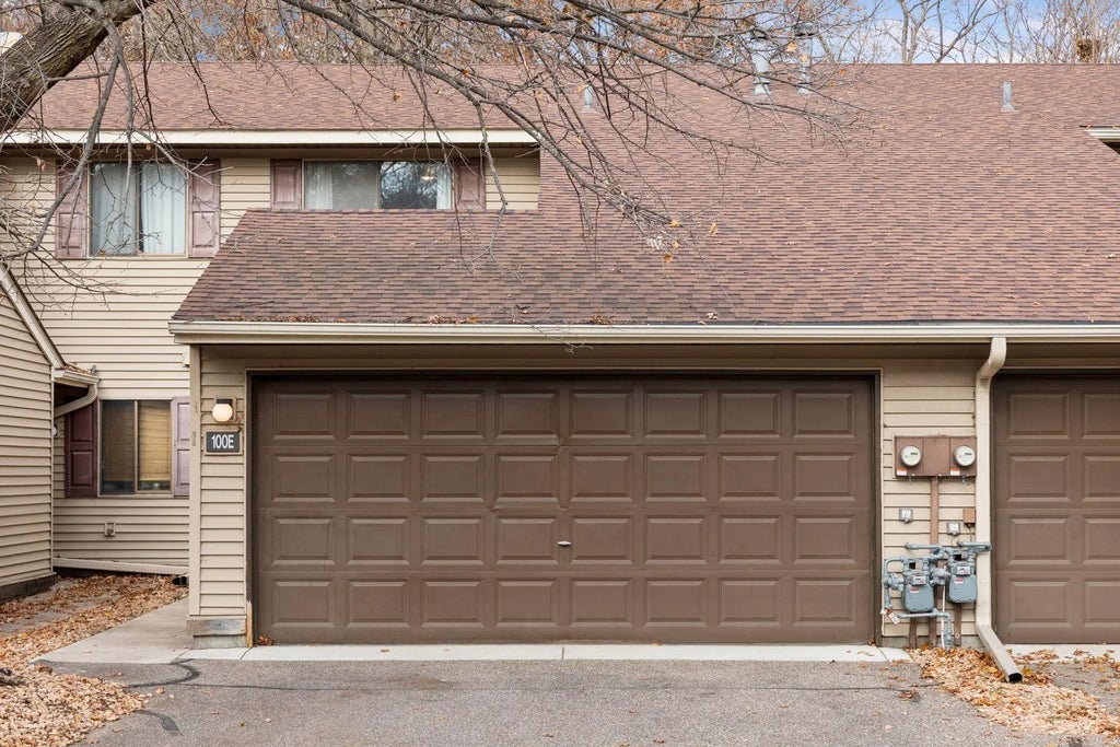 100 South Drive E, Circle Pines