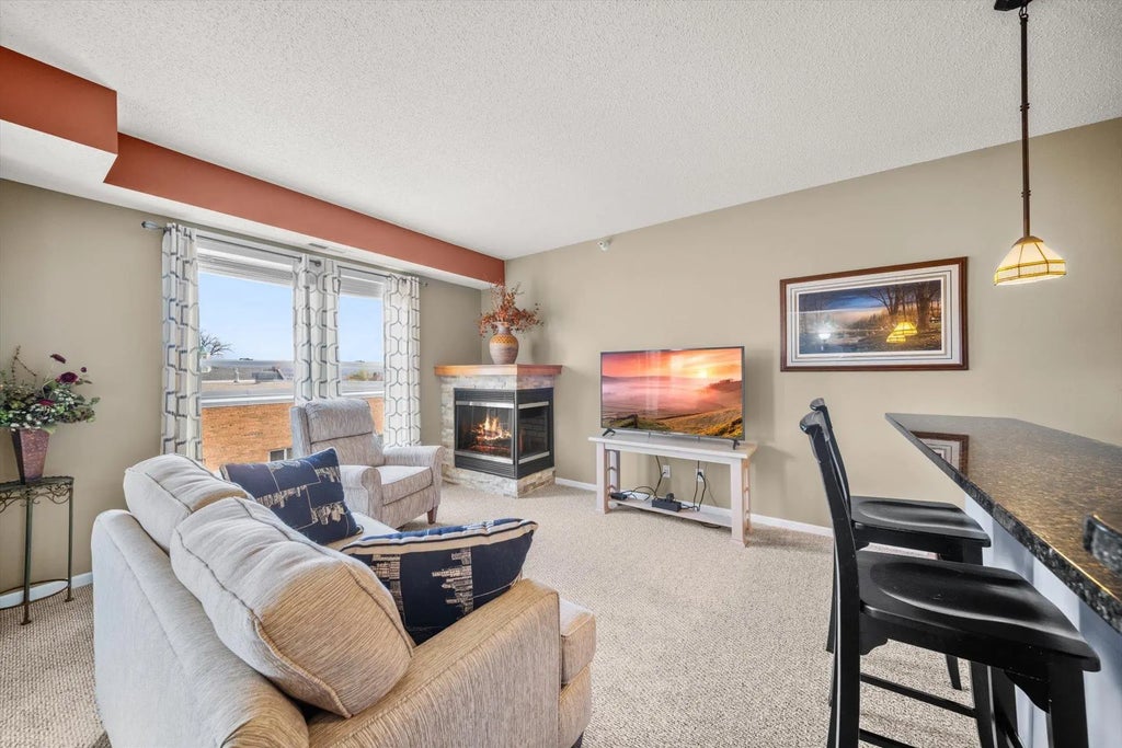 100 4th Avenue N 208, South St Paul