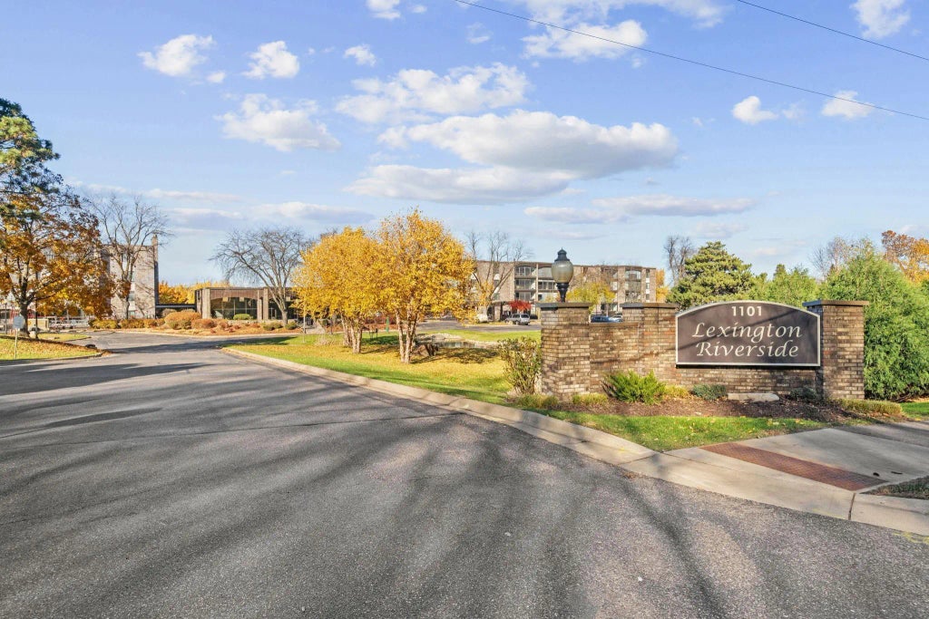 1101 Sibley Memorial Highway 306, Lilydale