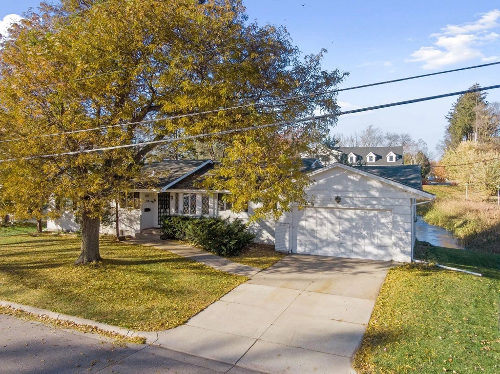5536 Saint Johns Avenue, Edina