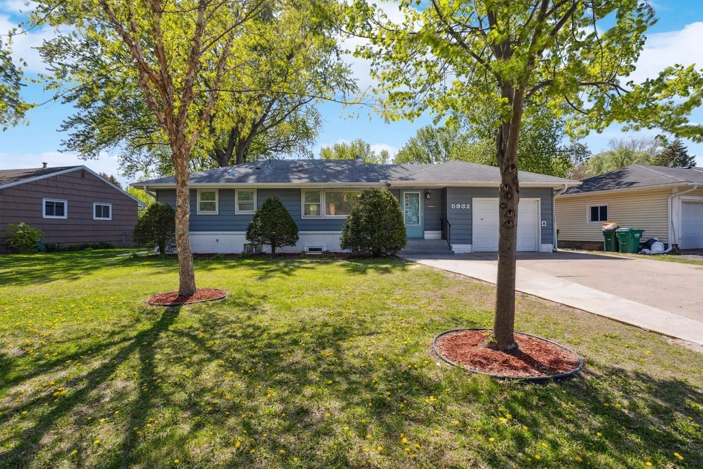 5932 Admiral Lane N, Brooklyn Center