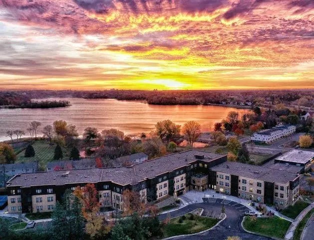 1948 W Wayzata Boulevard 114, Long Lake