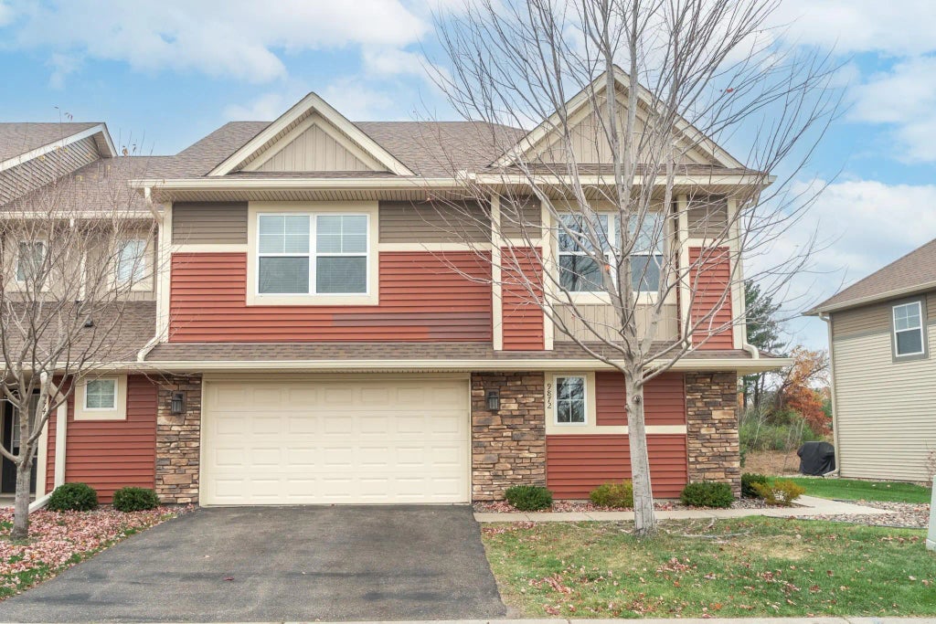 9872 5th Street Lane N, Lake Elmo