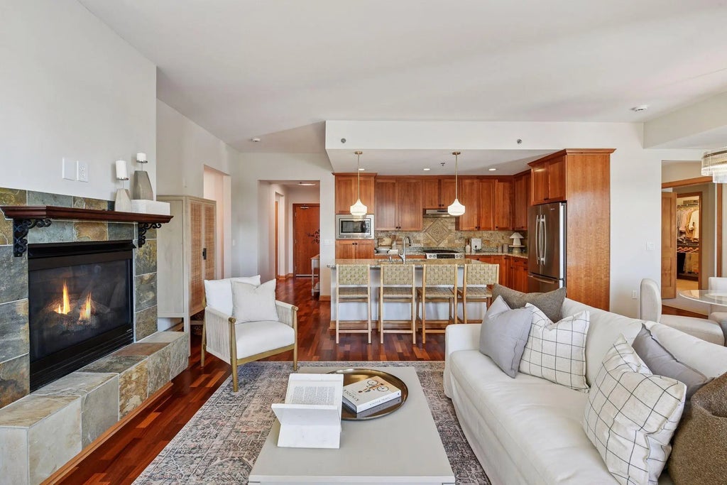 4201 Sunset Drive N220, Spring Park