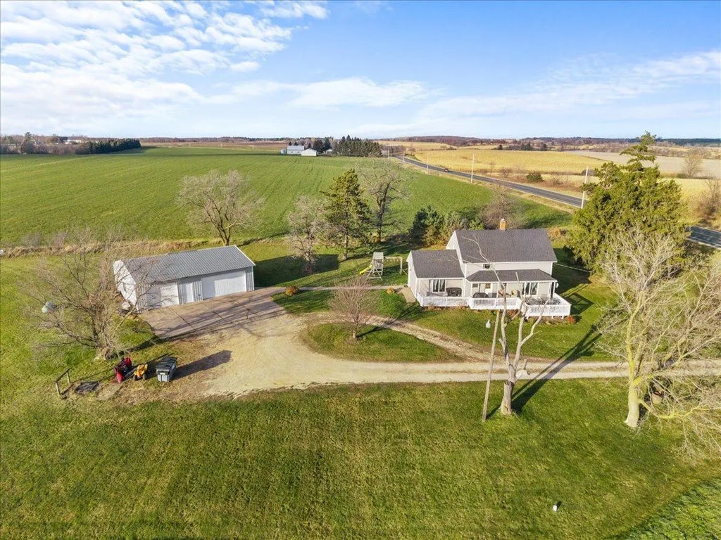 342 County Road T, Pleasant Valley Twp