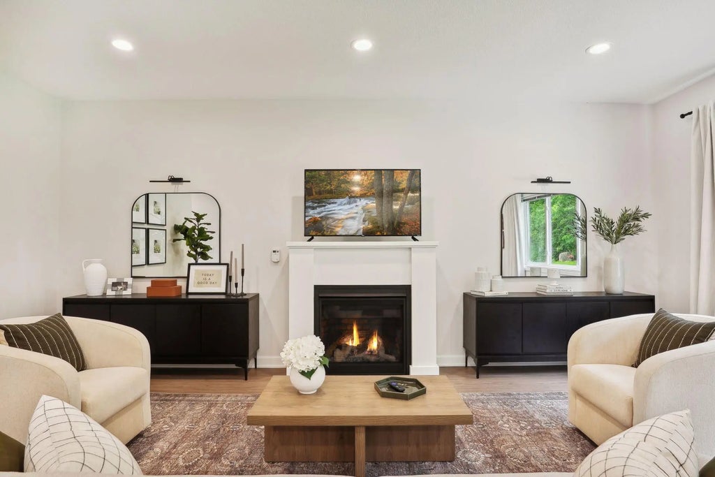 613 Field Point Street, Roberts