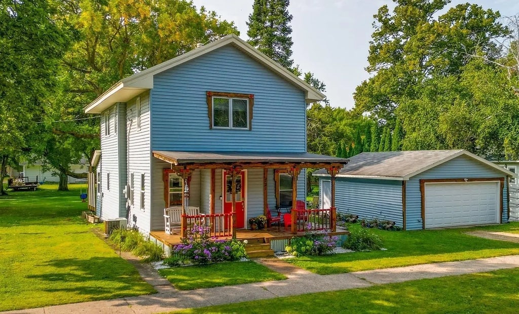 721 Main Street, Good Thunder