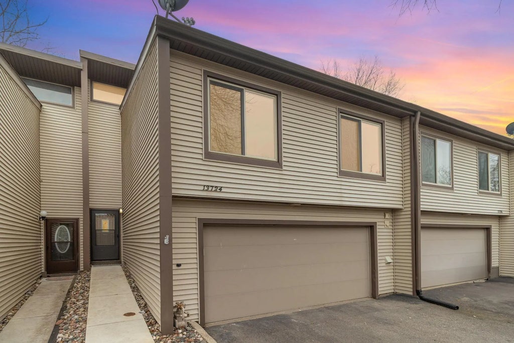 13724 Hemlock Court, Apple Valley