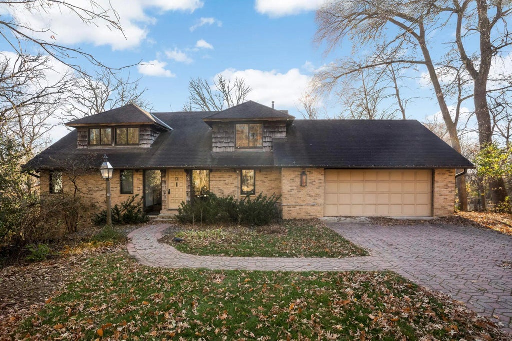 2032 Blackberry Lane, Minnetonka