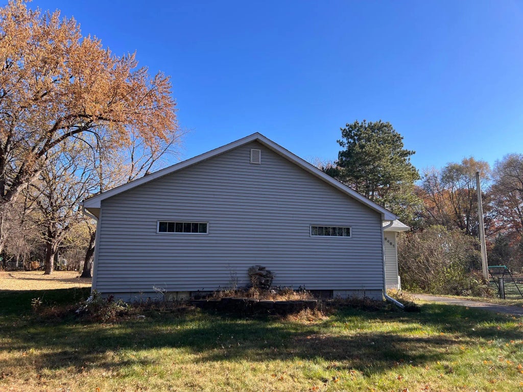 8461 Groveland Road, Mounds View